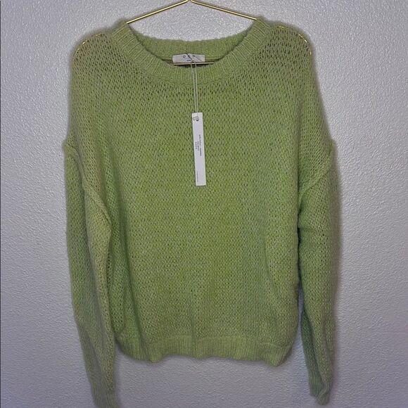 NWT- One Grey Day- Women's key lime Green griffin pullover Sweater- Size Small - Picture 1 of 6